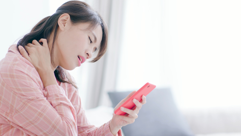Image shows a woman with tech neck holding a smartphone causing neck pain